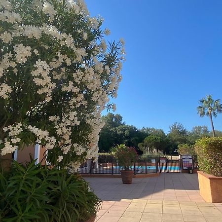 2 Bedrooms, 15 Min Walk To Beach, Ac, Pool & Fiber Internet In A Quiet, Private Gated Domain 5Kms To St Tropez 코골렝 외부 사진