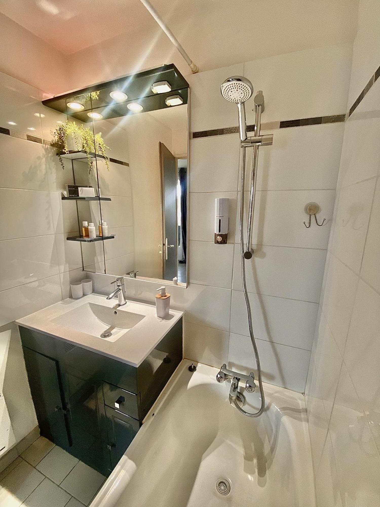 2 Bedrooms, 15 Min Walk To Beach, Ac, Pool & Fiber Internet In A Quiet, Private Gated Domain 5Kms To St Tropez 코골렝 외부 사진